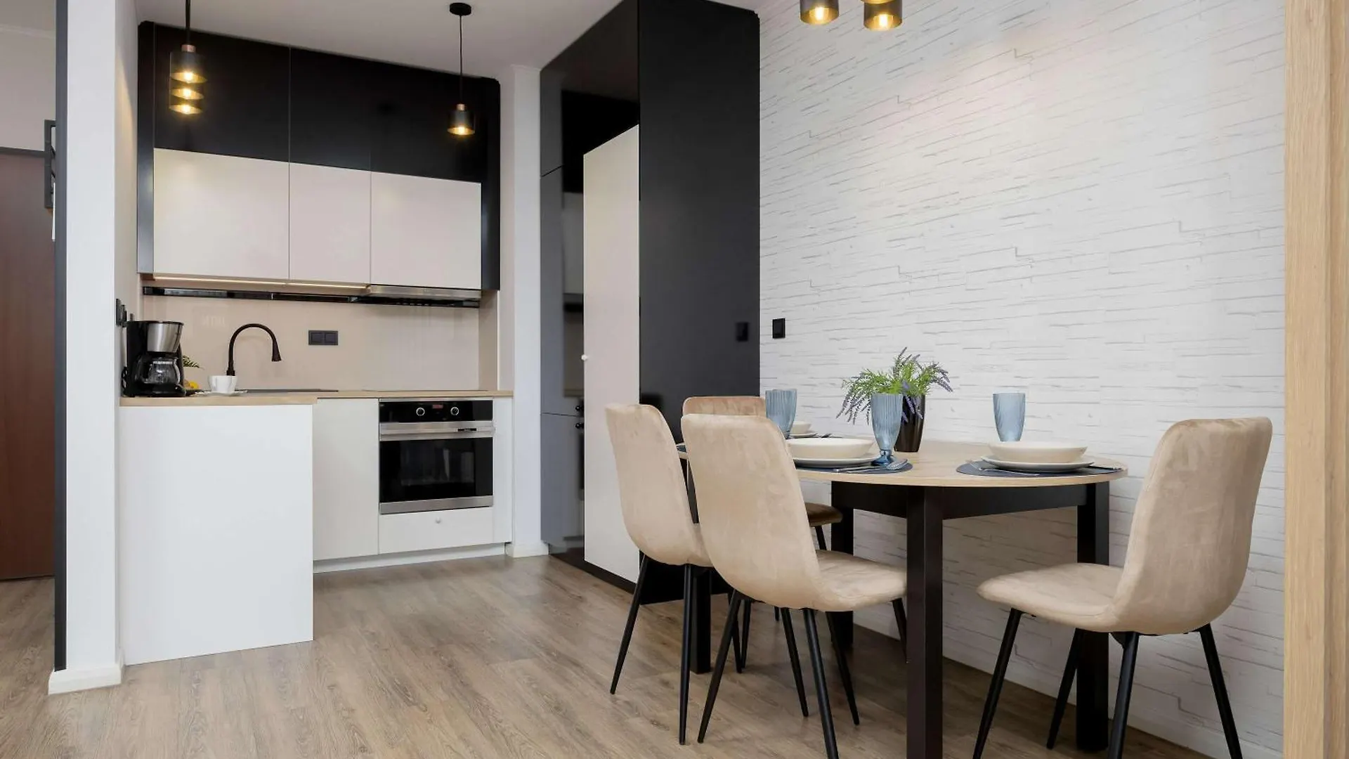 Stylish Apartment With Parking By Noclegi Renters Warsaw