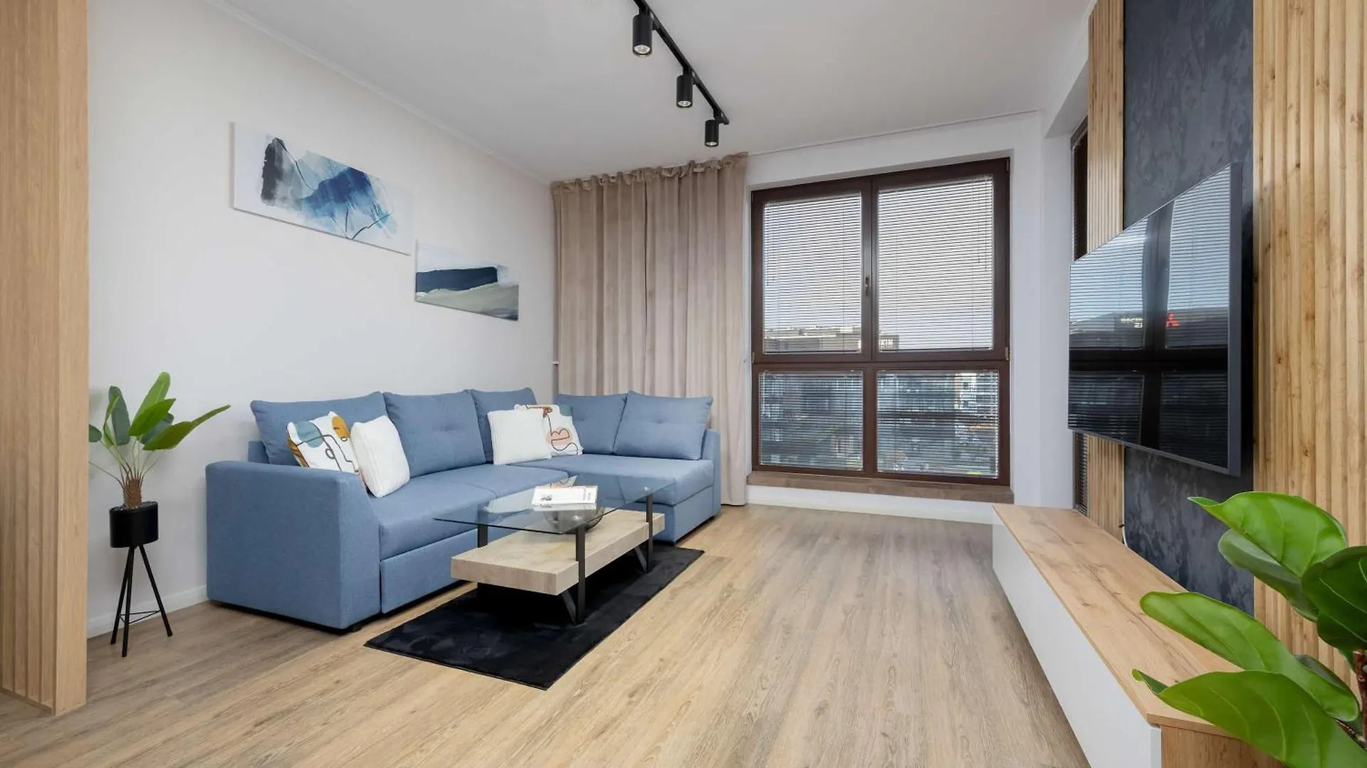 Stylish Apartment With Parking By Noclegi Renters location